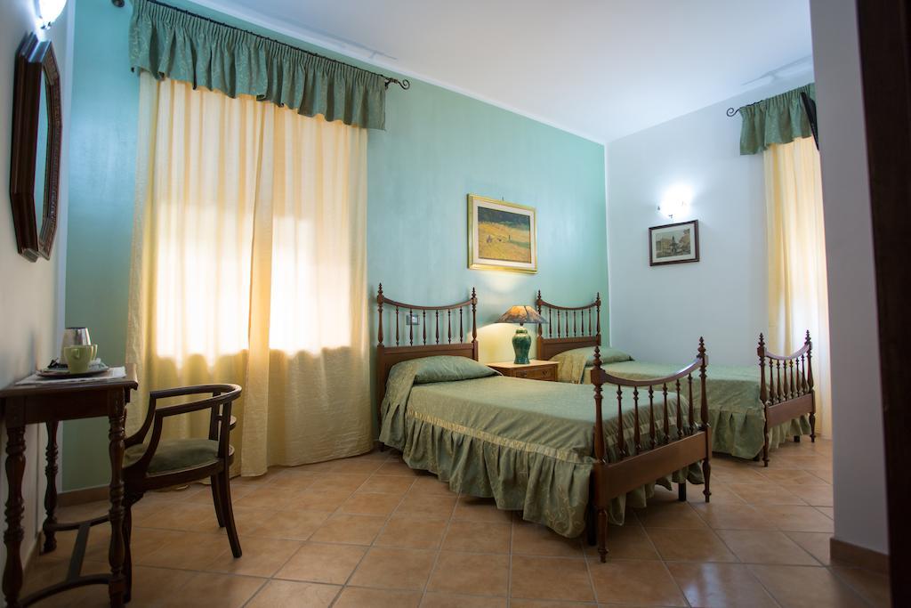 Casa Lollobrigida Bed and Breakfast Τσιαμπίνο Δωμάτιο φωτογραφία