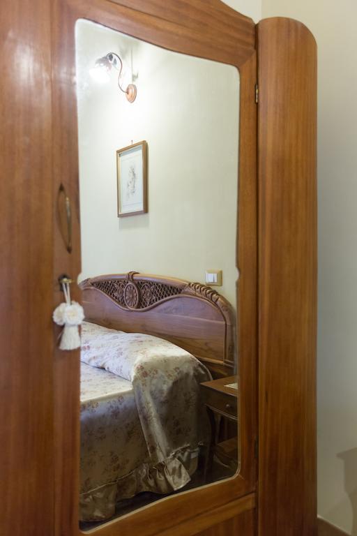 Casa Lollobrigida Bed and Breakfast Τσιαμπίνο Δωμάτιο φωτογραφία