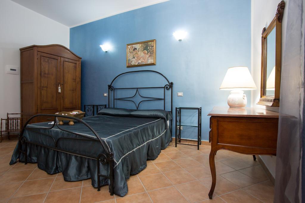 Casa Lollobrigida Bed and Breakfast Τσιαμπίνο Δωμάτιο φωτογραφία